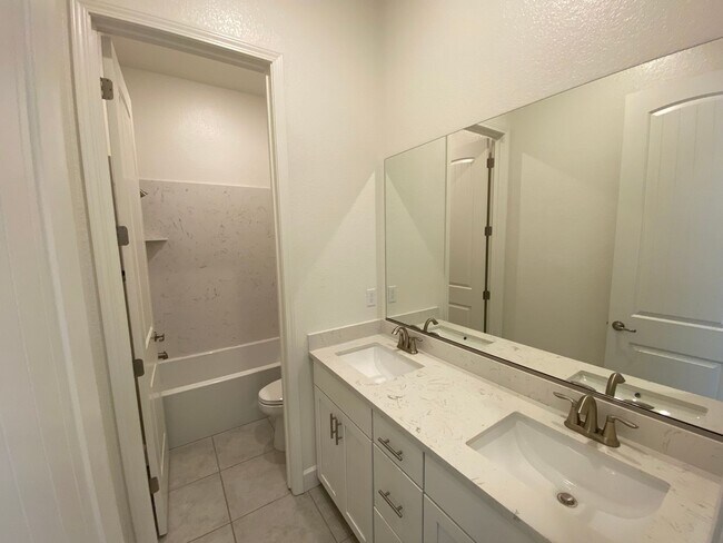 Foto del edificio - Nice Size Single Story Home