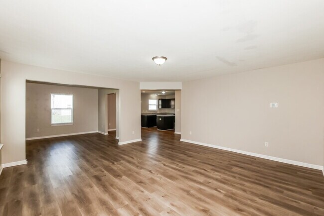 Foto del edificio - 8112 Grove Berry Way
