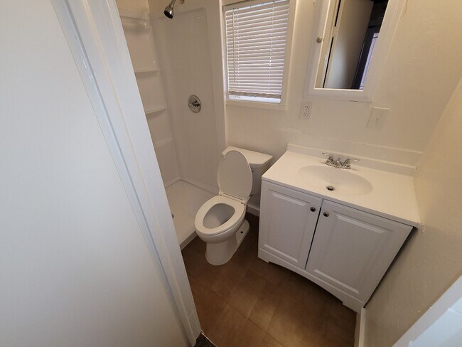 Foto del edificio - E Crescent Ave