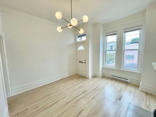 Foto del edificio - LIGHT FILLED, CHARMING,  2BR/1BA NOE VALLEY/ VALENCIA CORRIDOR MODERN CONDO PROGRESSIVE