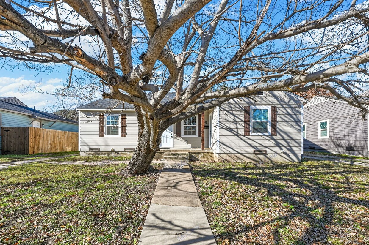 Primary Photo - Cute 2/1 Duplex in Grand Prairie!