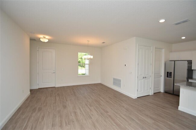Foto del edificio - 102 Brittany Ln