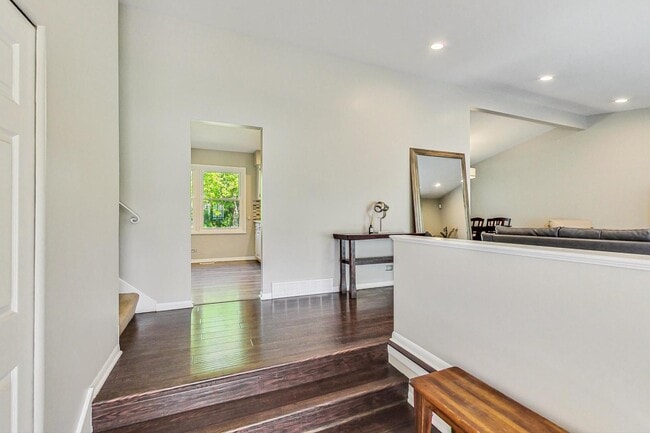 Building Photo - 755 Sumac Rd
