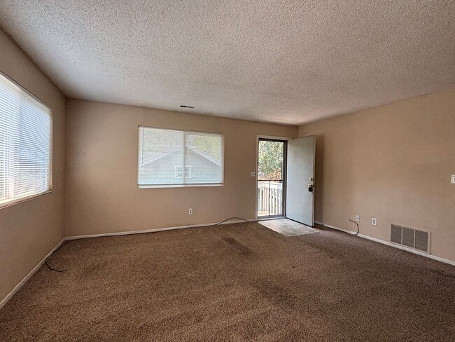 Building Photo - 405 Bonfoy Ave