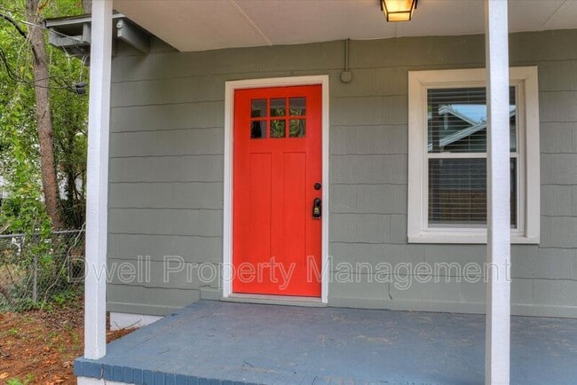 Building Photo - 1008 1/2 Merry Street