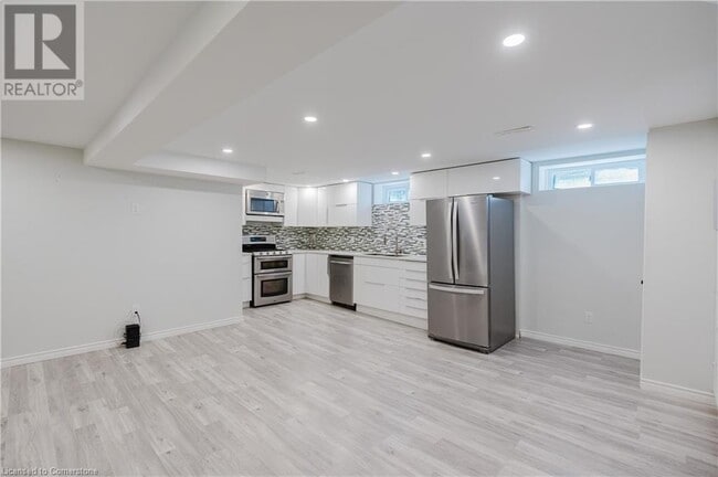 Building Photo - 2127 Parkway Dr
