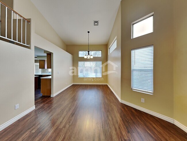 Foto del edificio - 346 E Ivy Street