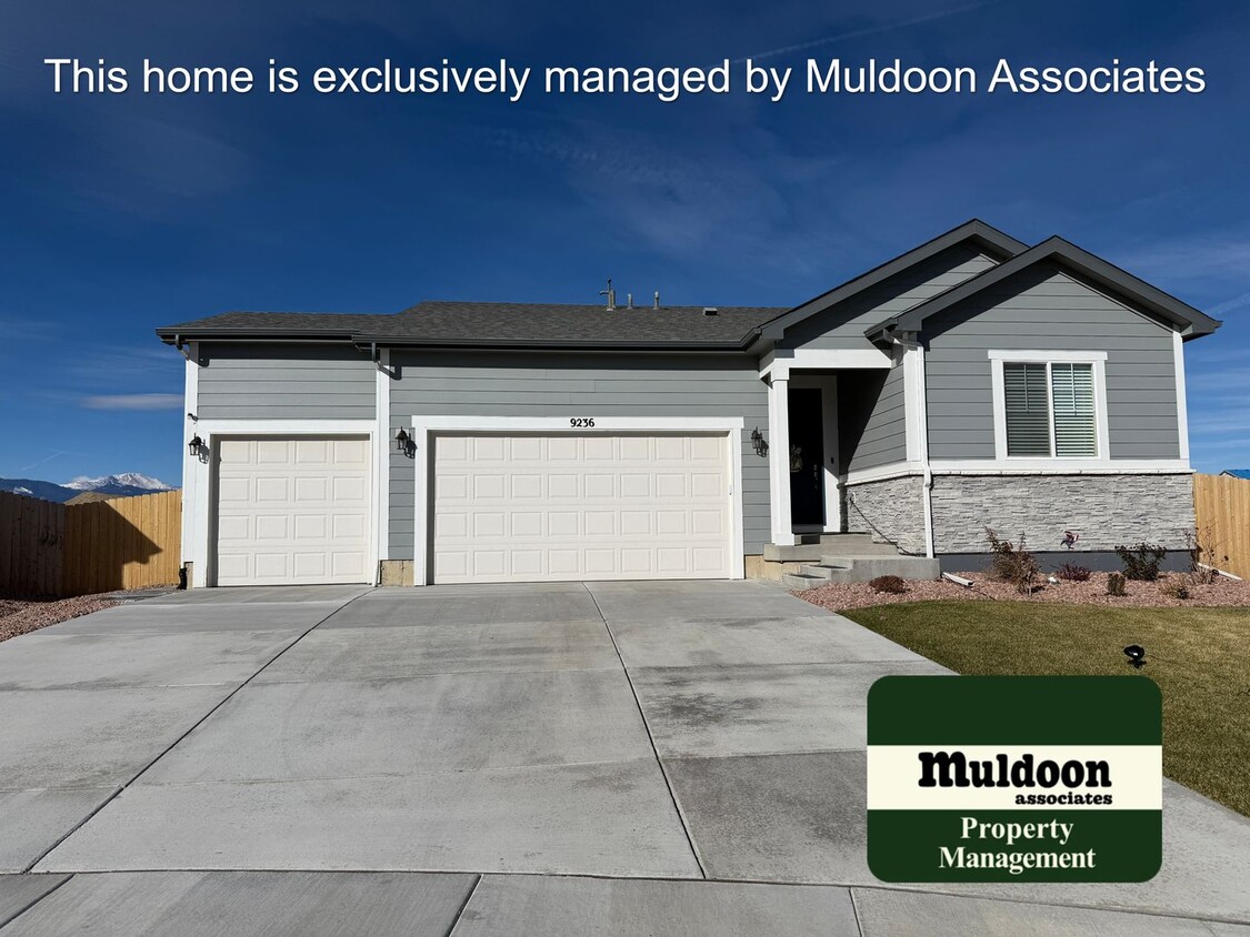 Beautiful modern rancher with everything on one level! - Beautiful modern rancher with everything on one level!