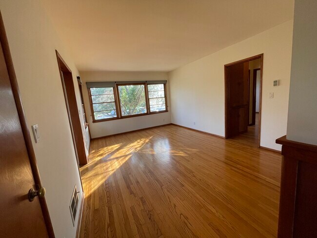 Open layout and natural light - 1147 24th St