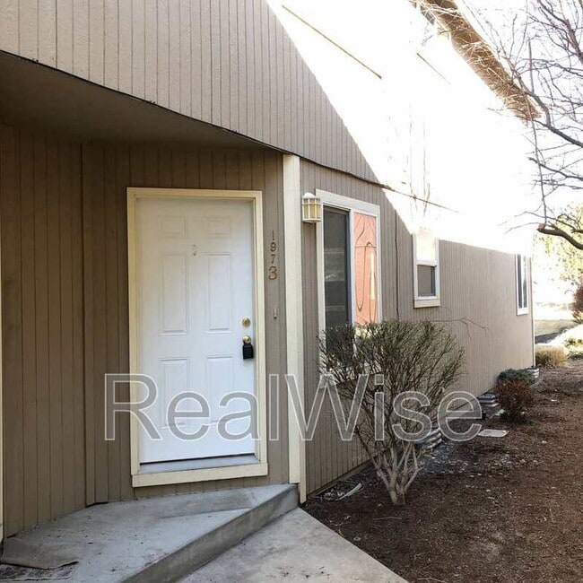 Building Photo - 1973 SW Canyon Dr