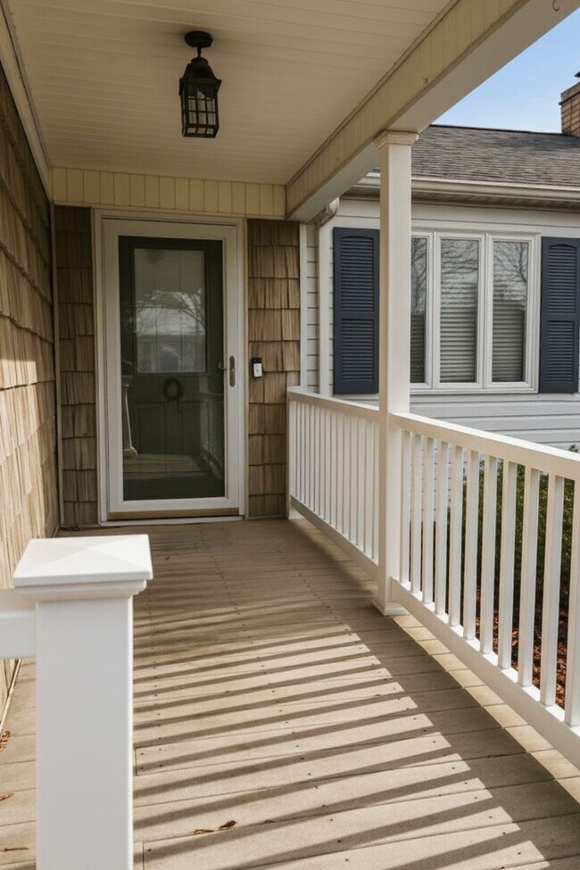 Building Photo - 2 Bedroom 2 Bath Home on Lake Delta For Rent!