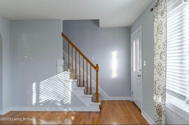 Foto del edificio - Charming 4-bedroom, 1-bathroom home locate...