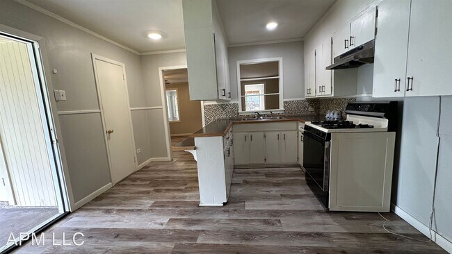 Foto del edificio - 3 br, 1 bath House - 2004 Filhoil Ave