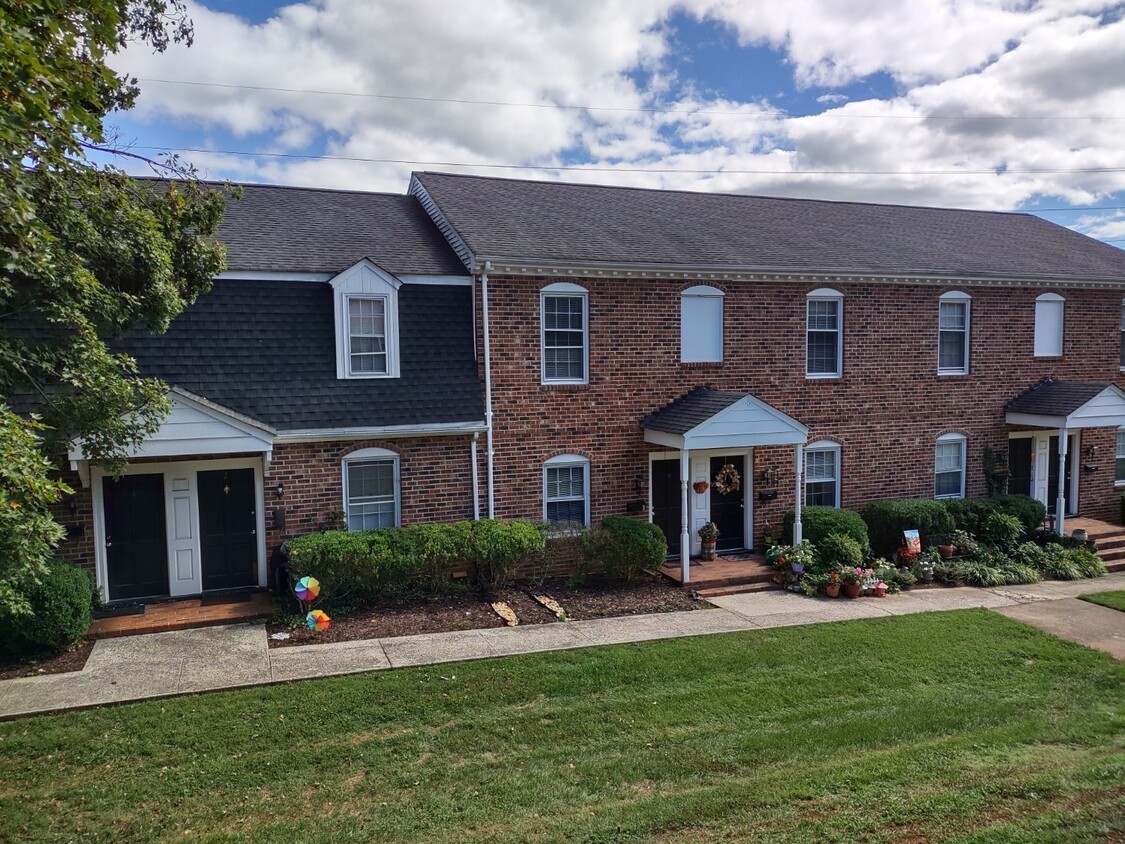 Foto principal - 1900 Canterbury Ct