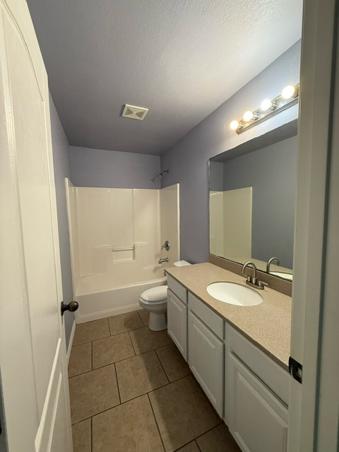 Building Photo - 6145 Ortiz Dr