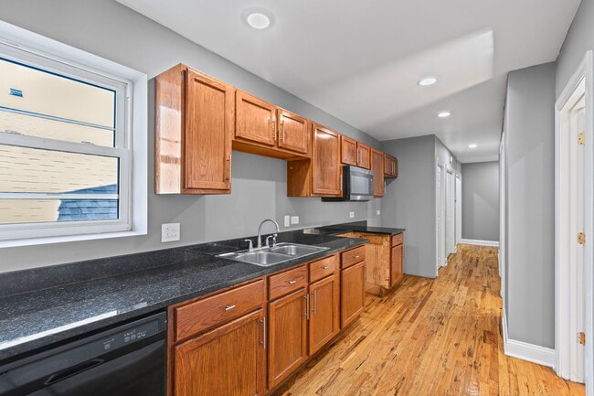 Building Photo - 3717 S Hermitage Ave