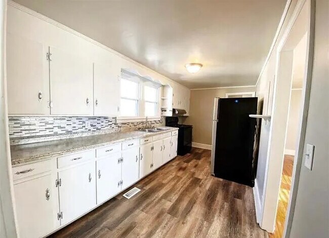 Building Photo - 1307 Bolt Dr