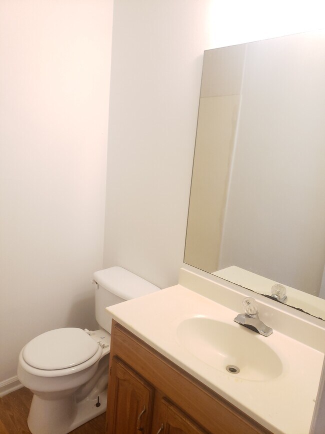 Master Bathroom - 819 Charlie Plz