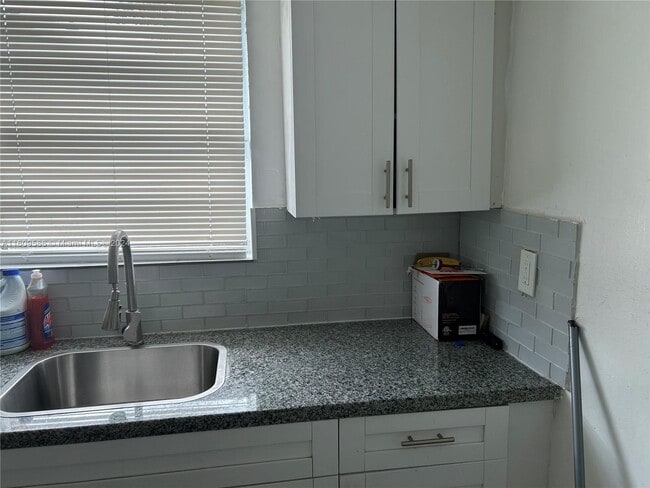 Foto del edificio - 1350 NE 119th St