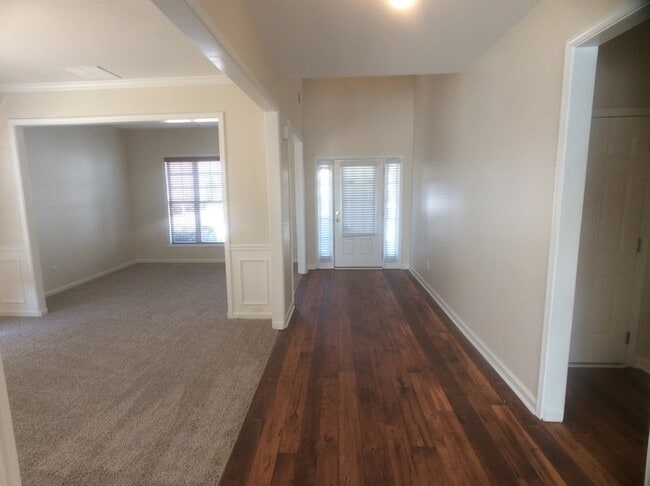 Building Photo - One Month FREE Rent!