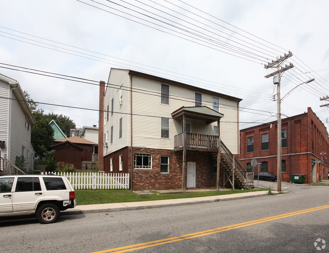 582 N Main St, Norwich, CT 06360 Apartments in Norwich, CT