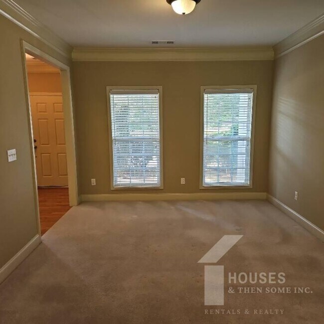 Building Photo - 204 Wild Meadow Dr