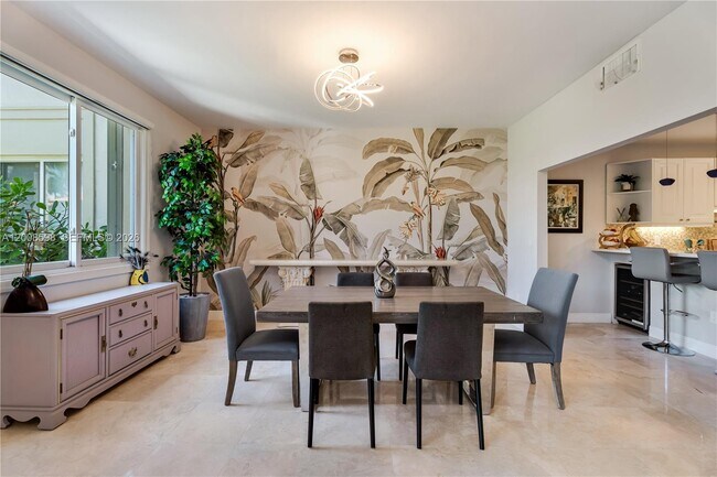 Foto del edificio - 13636 Deering Bay Dr