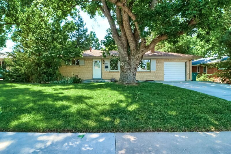 Primary Photo - 5610 E Amherst Ave
