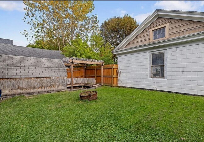 Foto del edificio - 415 Whittier Ave