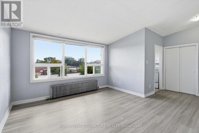 Building Photo - 49 Cuffley Crescent S