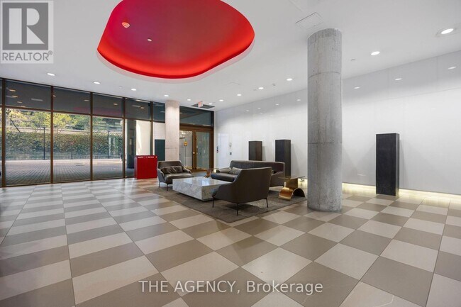 Photo du bâtiment - 560 King St W