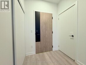 Building Photo - 1007 The Queensway