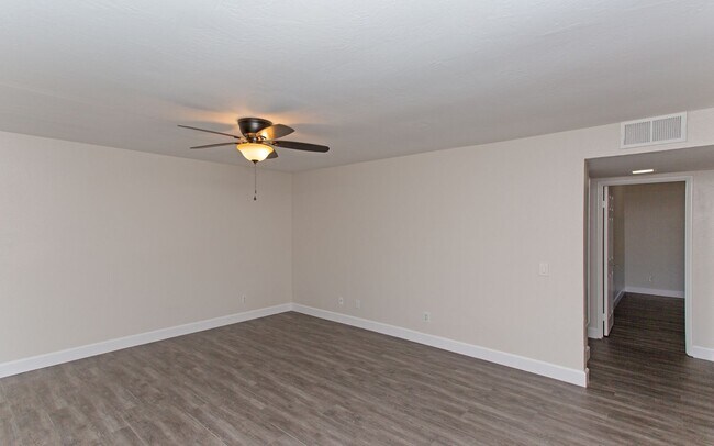 Foto del edificio - Downstairs 2 Bed Condo In Oceanside!