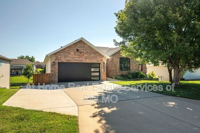Building Photo - 5346 Palisades Ave