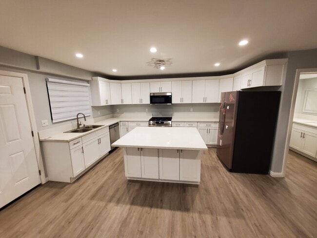 Building Photo - 1495 Allenford Ave