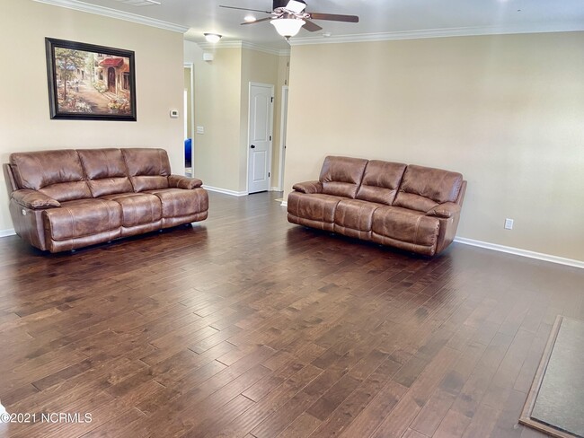 Building Photo - 3436 Flora Dr