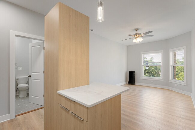 Foto del edificio - 7600 N Sheridan Rd