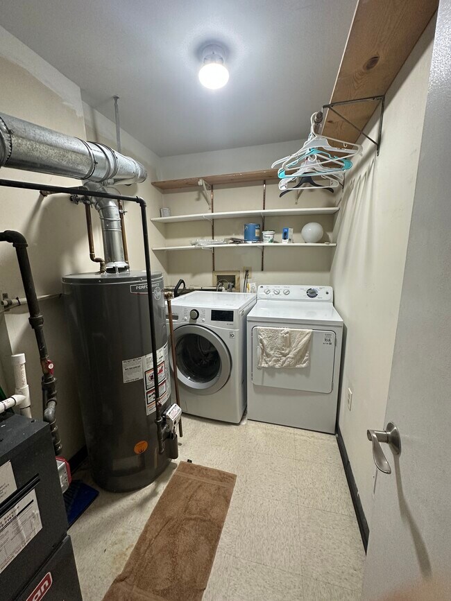 Laundry room with storage - 6 Chamberlin Ct