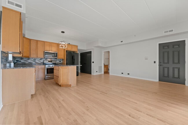Building Photo - 2807 N 75th Ct
