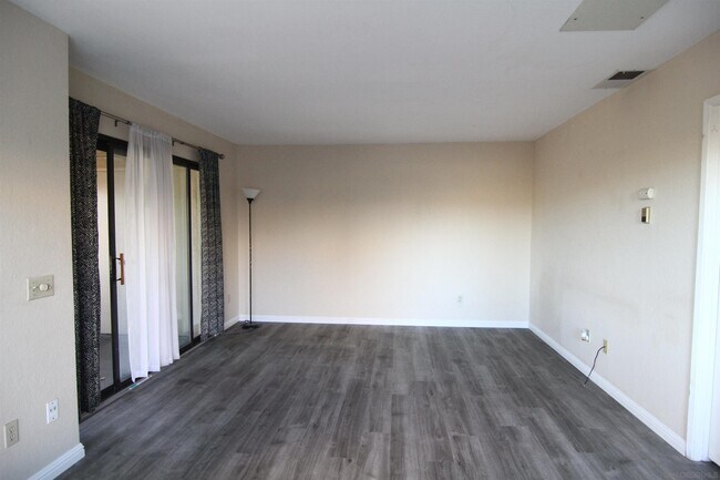 Foto del edificio - 8492 New Salem St
