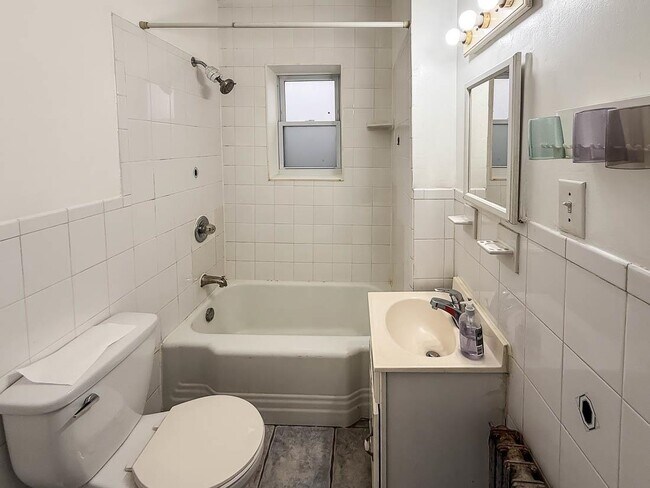 Foto del edificio - 47 Columbia Ave