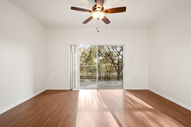 Building Photo - 6960 SW 39th St