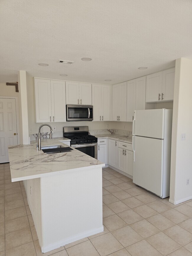 Building Photo - 150 Kachina Dr