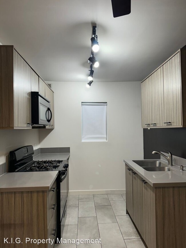 Building Photo - Studio, 1 bath Apartment - 7444 Haskell 74...