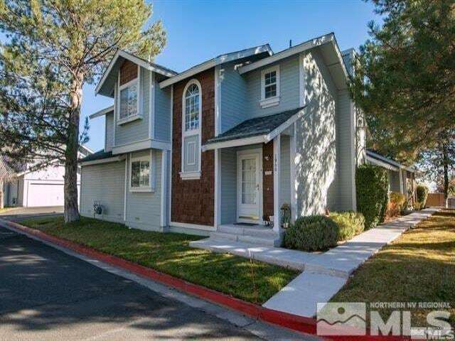 Foto principal - 1900 E Minaret Cir