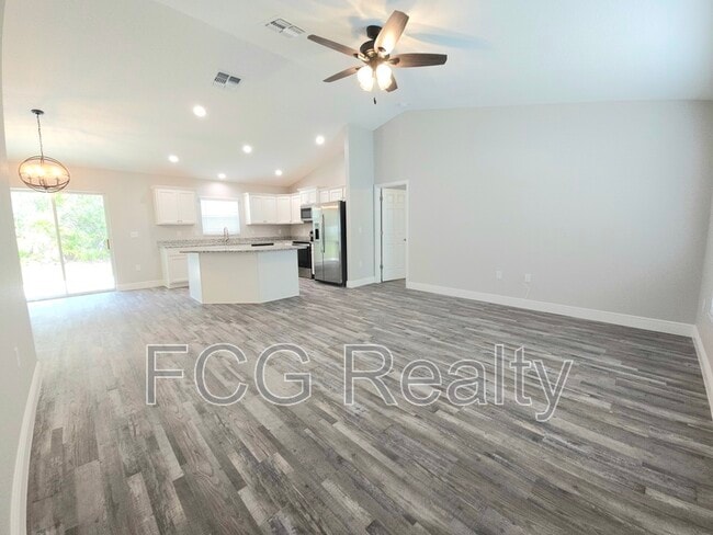 Building Photo - 8027 N Independence Way