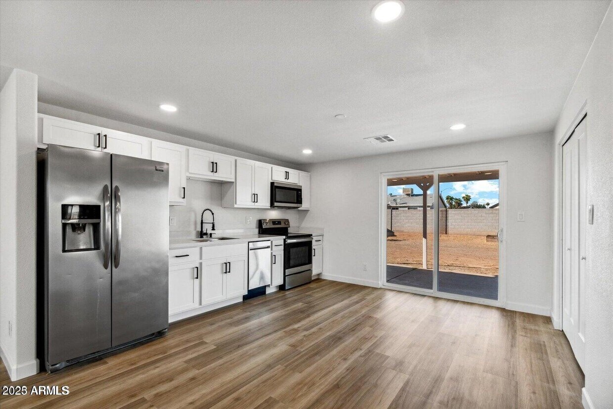 Foto principal - 4150 E Sweetwater Ave