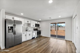 Building Photo - 4150 E Sweetwater Ave