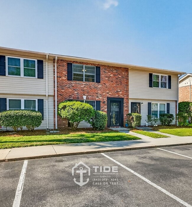 Building Photo - Comfortable Living Near Greenway Access