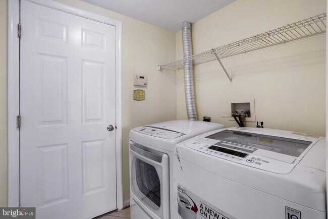 Foto del edificio - 409 Phelps St